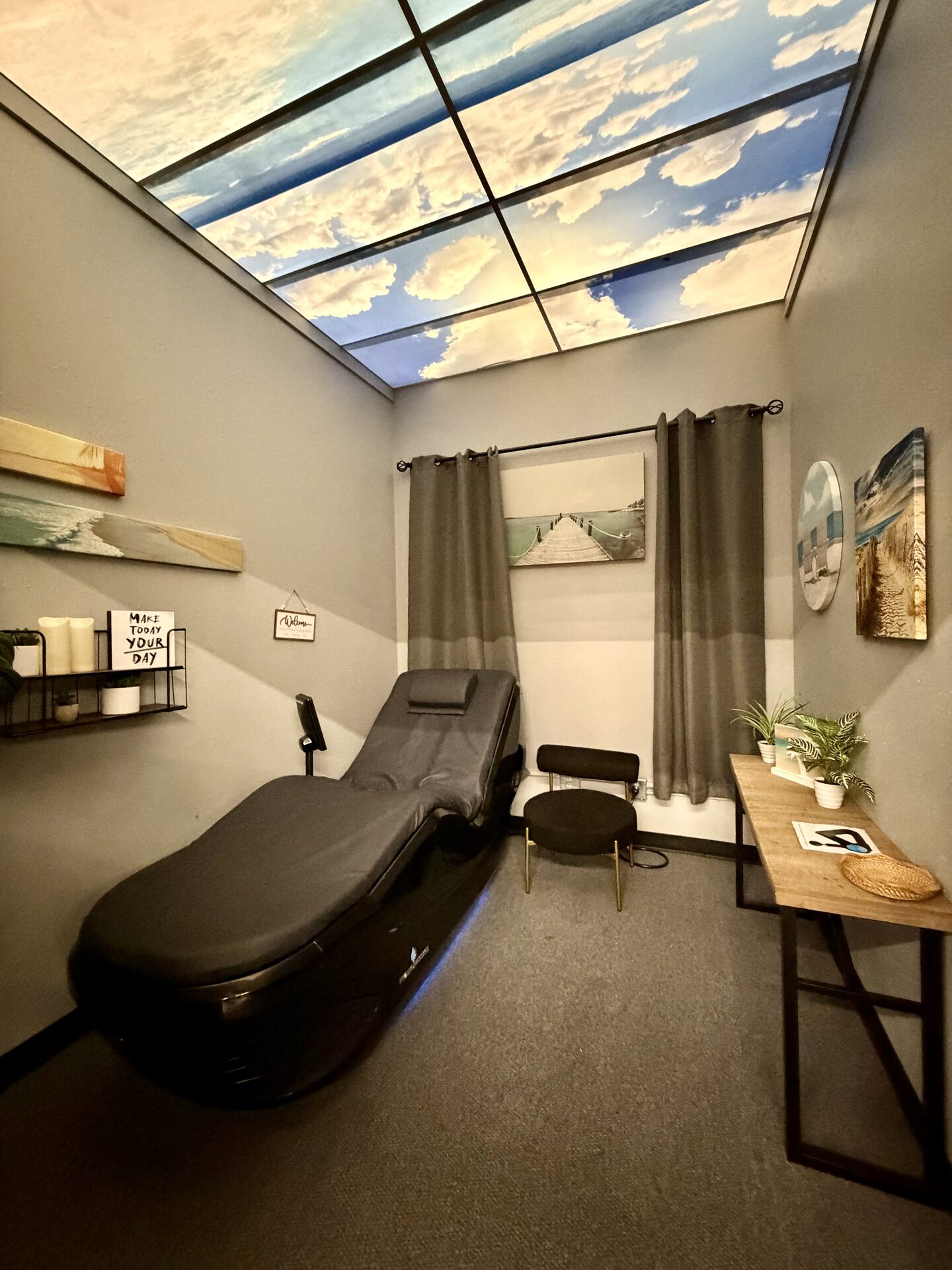 Hydromassage bed under a cloud-print ceiling