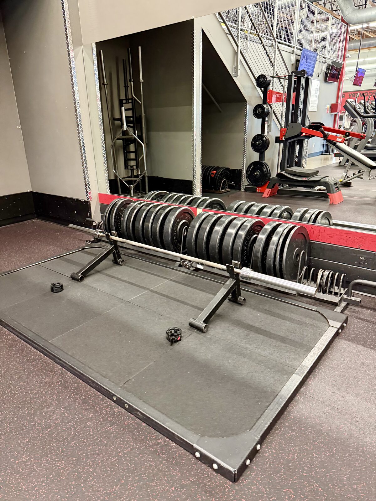 Deadlift platform at Burn Fitness